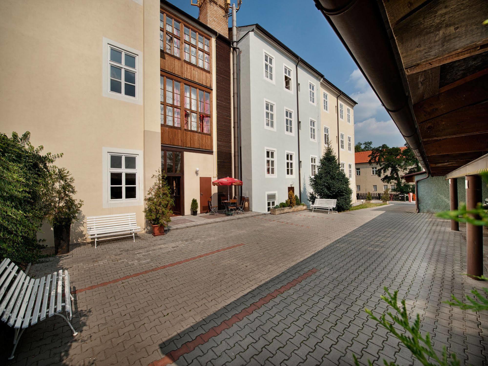 Ea Hotel Jeleni Dvur Prague Castle Exterior photo